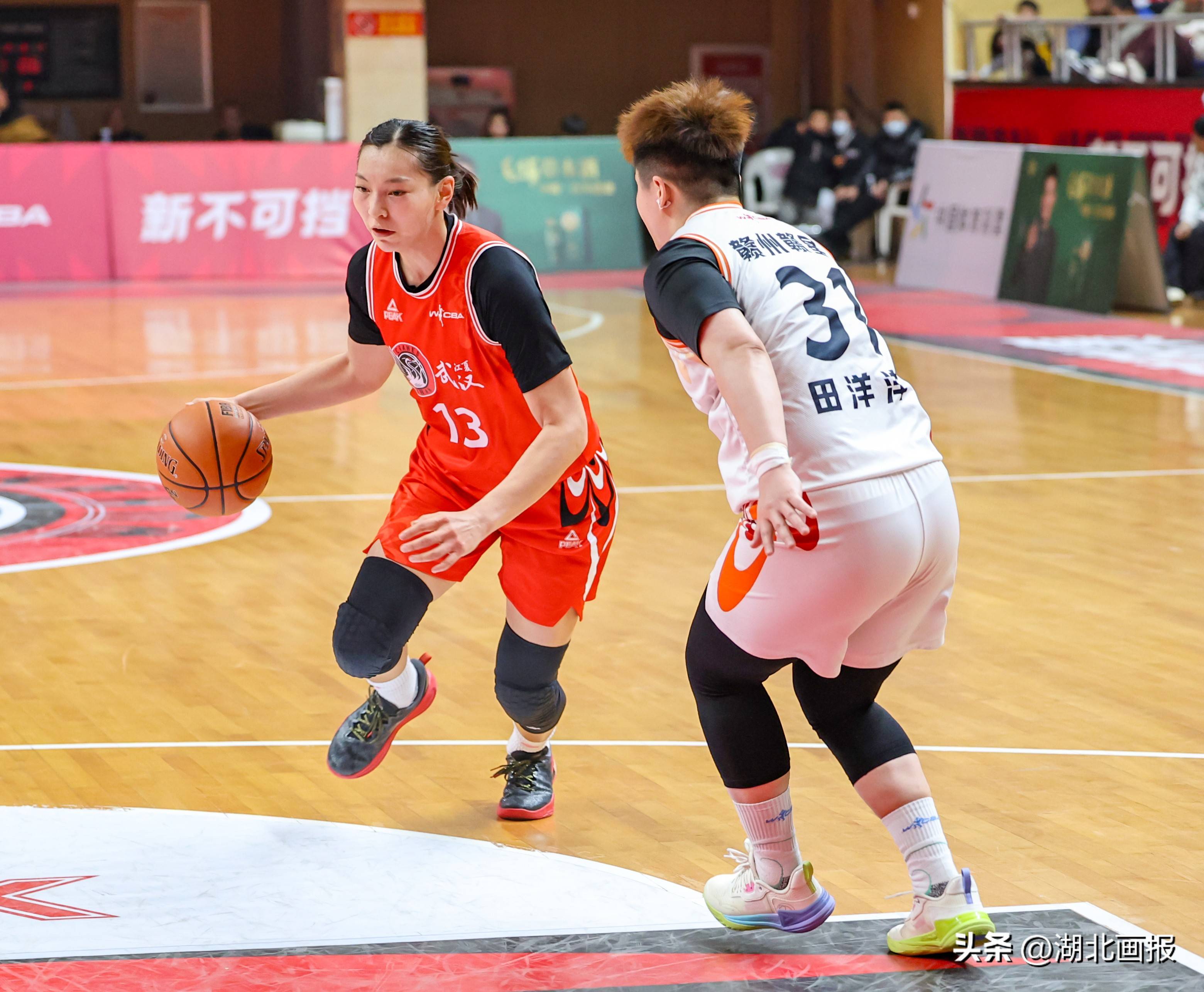 开元体育-CBA常规赛国际比赛日走向成谜；成都蓉城更衣室发声；质疑声仍在；临场指挥获称赞的简单介绍